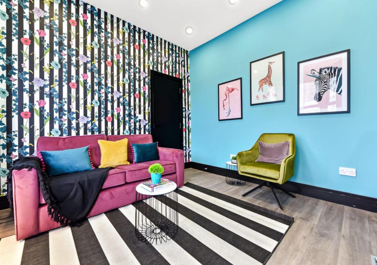 Bright & Colourful House - Best For A Large Groups * London