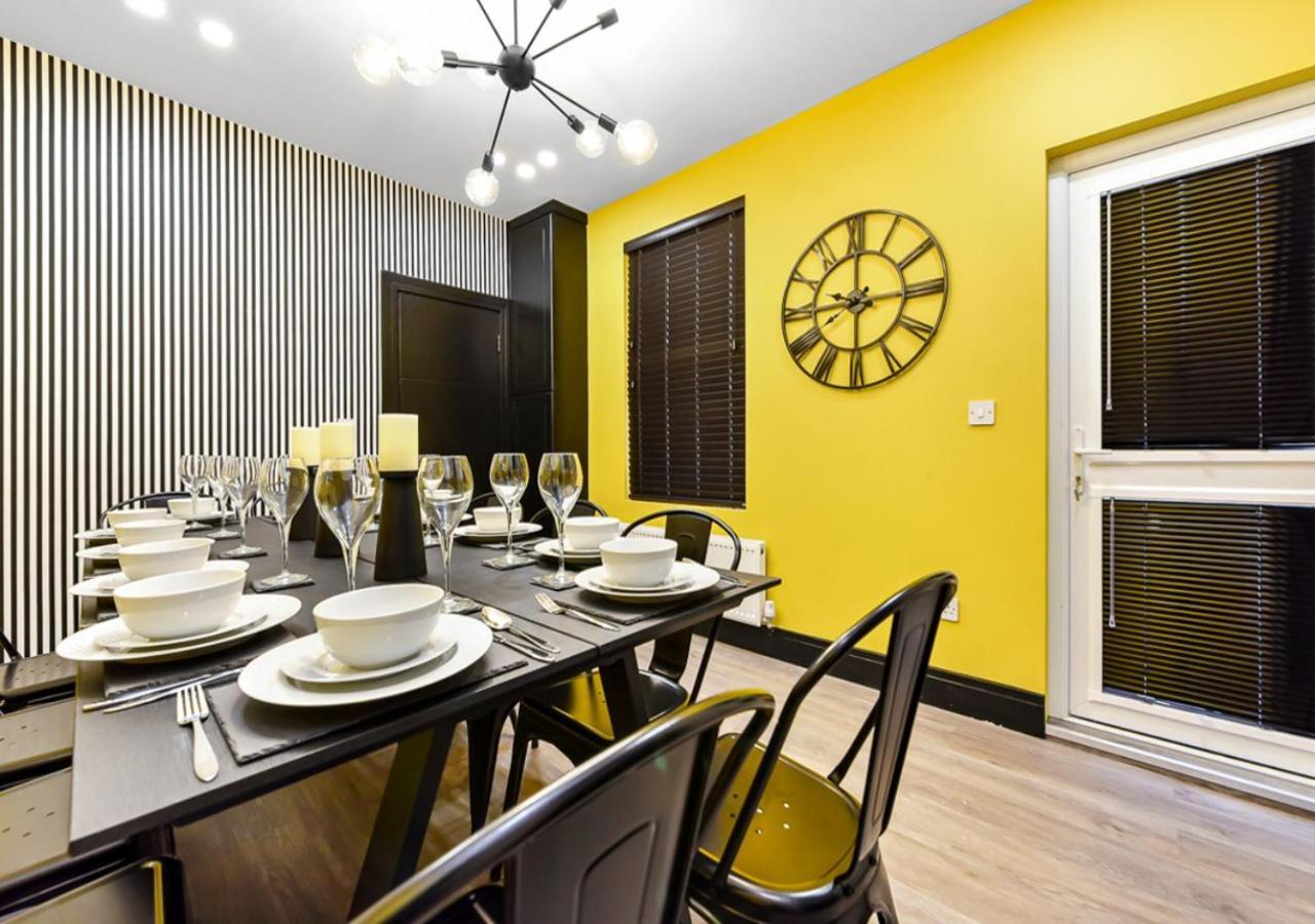 Bright & Colourful House - Best For A Large Groups Apartment